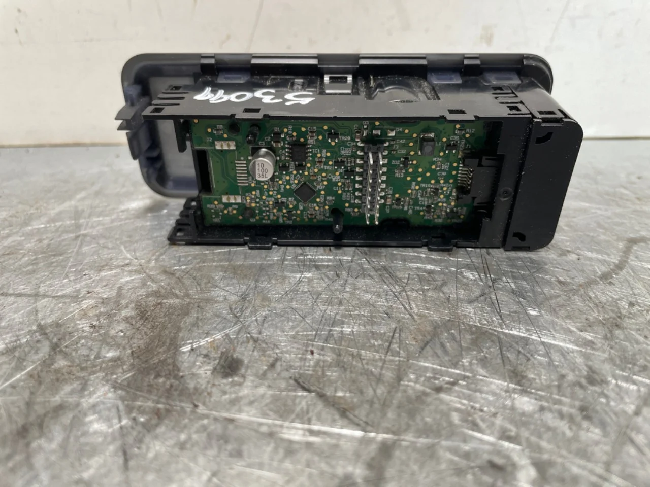 Ford MUSTANG MACH-E 2021- Headlight switch view 3