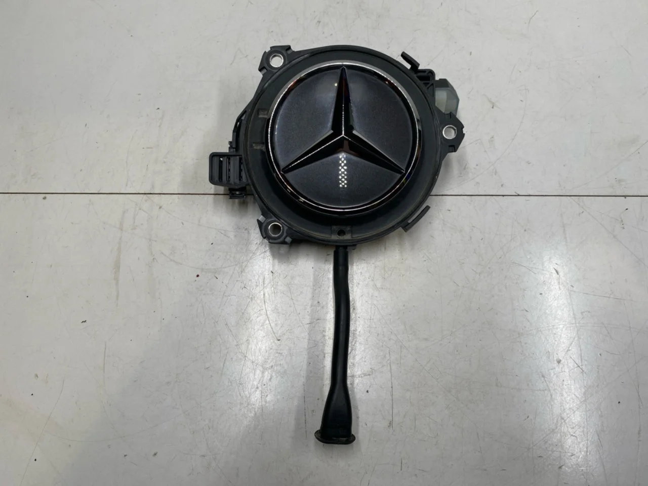 Mercedes EQC 2020- Tailgate exterior handle