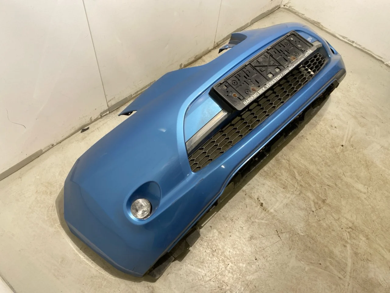 Nissan LEAF 2011-17 Front bumper view 2