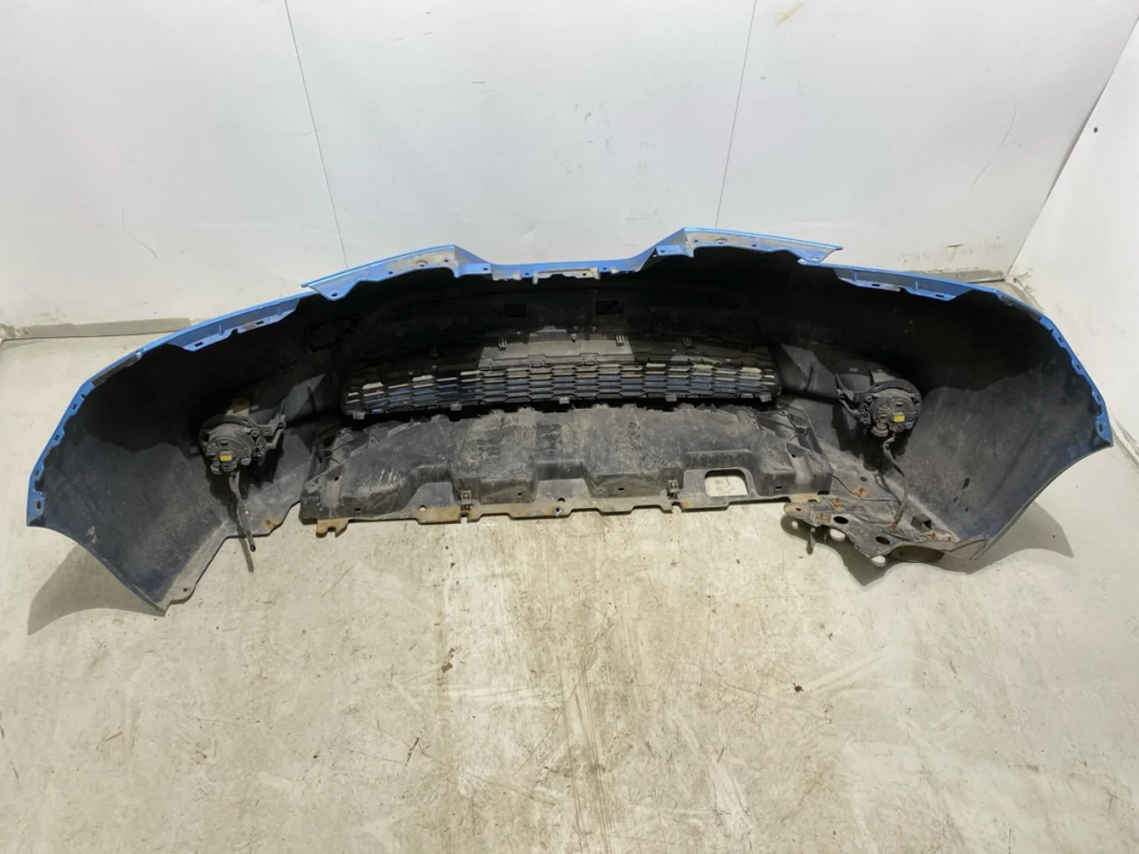 Nissan LEAF 2011-17 Front bumper view 4