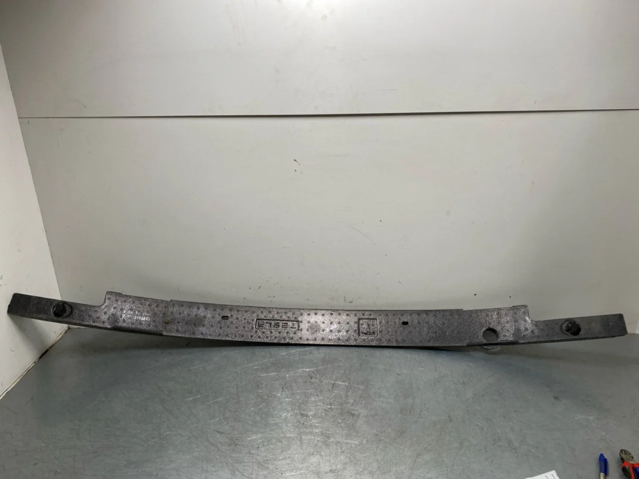 Tesla MODEL Y 2021- Bumper impact absorber, front view 2