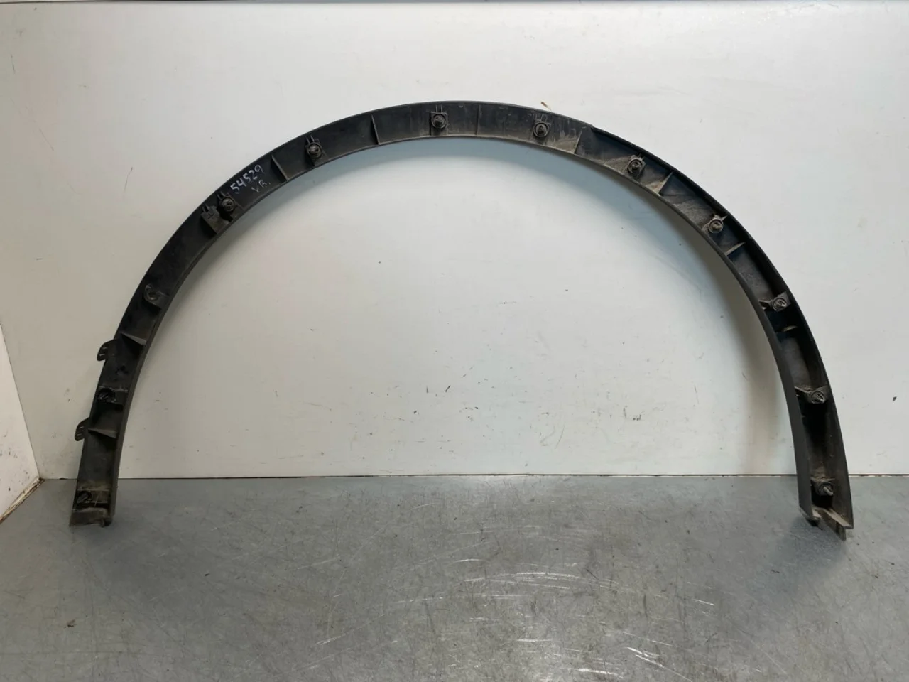 Tesla MODEL Y 2021- Wheel arch trim view 2