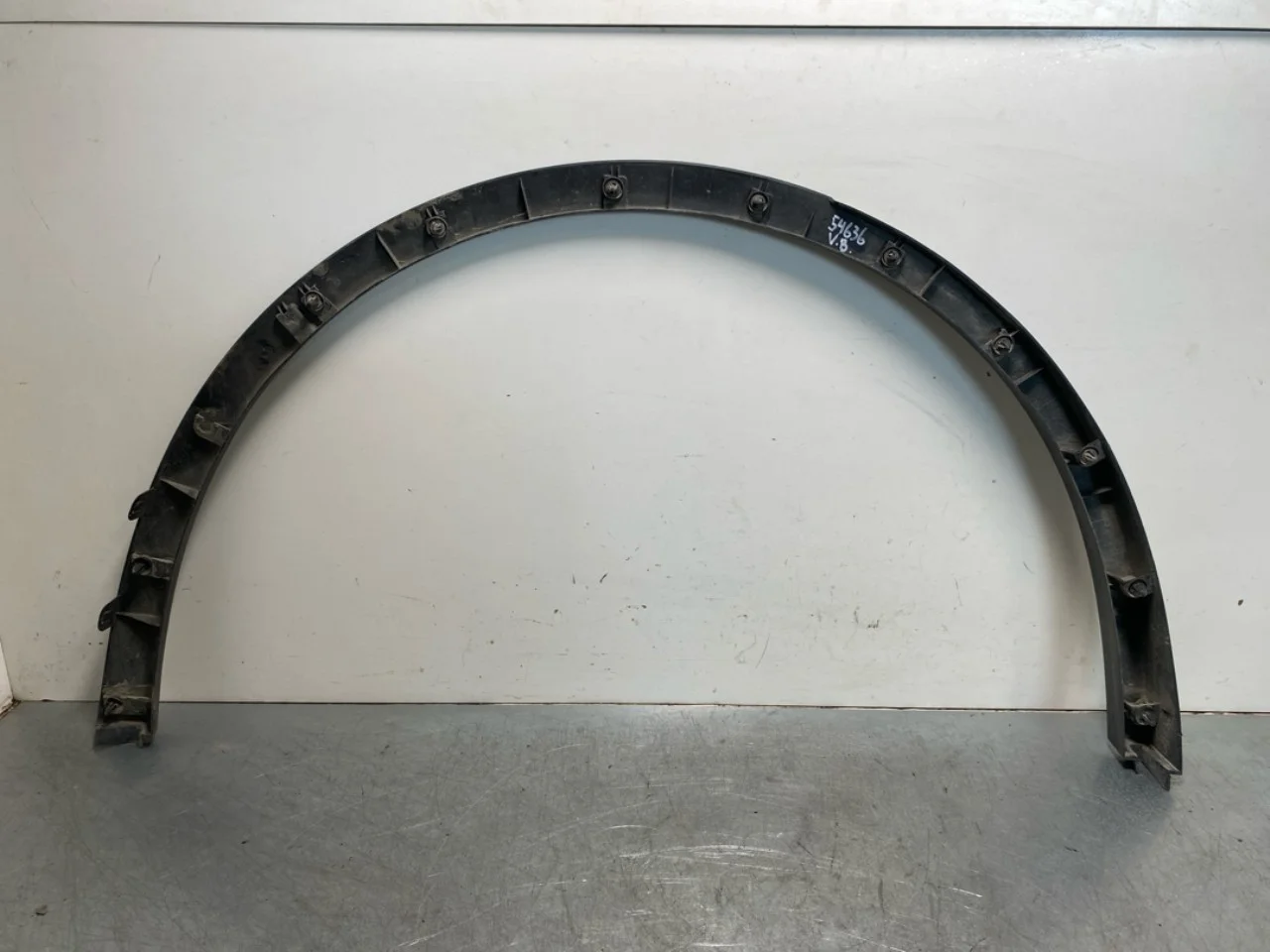 Tesla MODEL Y 2021- Wheel arch trim view 2
