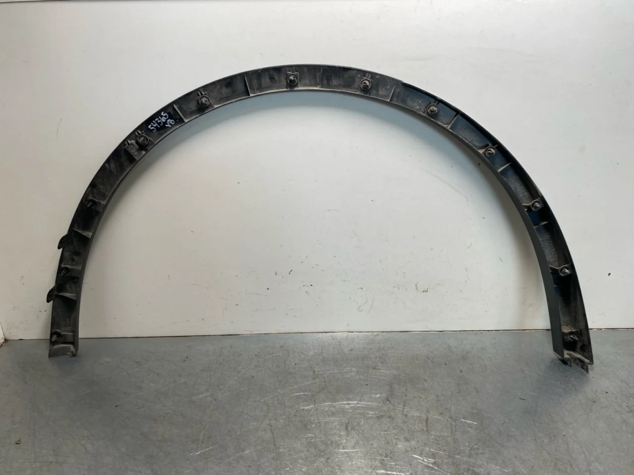 Tesla MODEL Y 2021- Wheel arch trim view 2