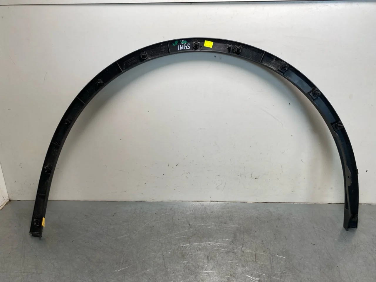 Tesla MODEL Y 2021- Wheel arch trim view 2