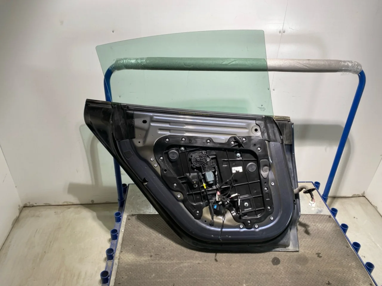 Tesla MODEL 3 2017--> Ajtó, 4 ajtós, hátsó, bal nézet 4