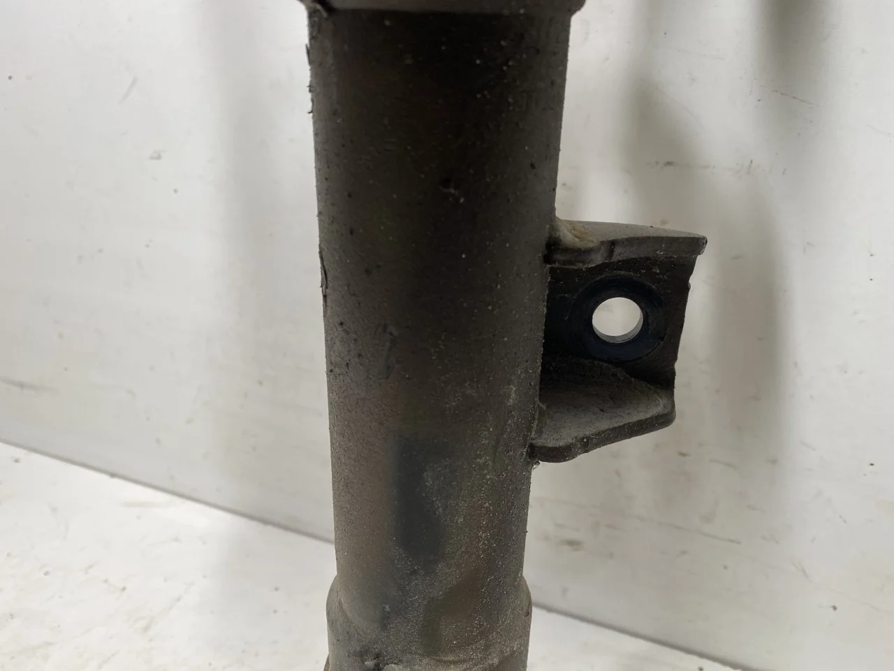 Subaru SOLTERRA 2022- Strut assembly, front right view 3