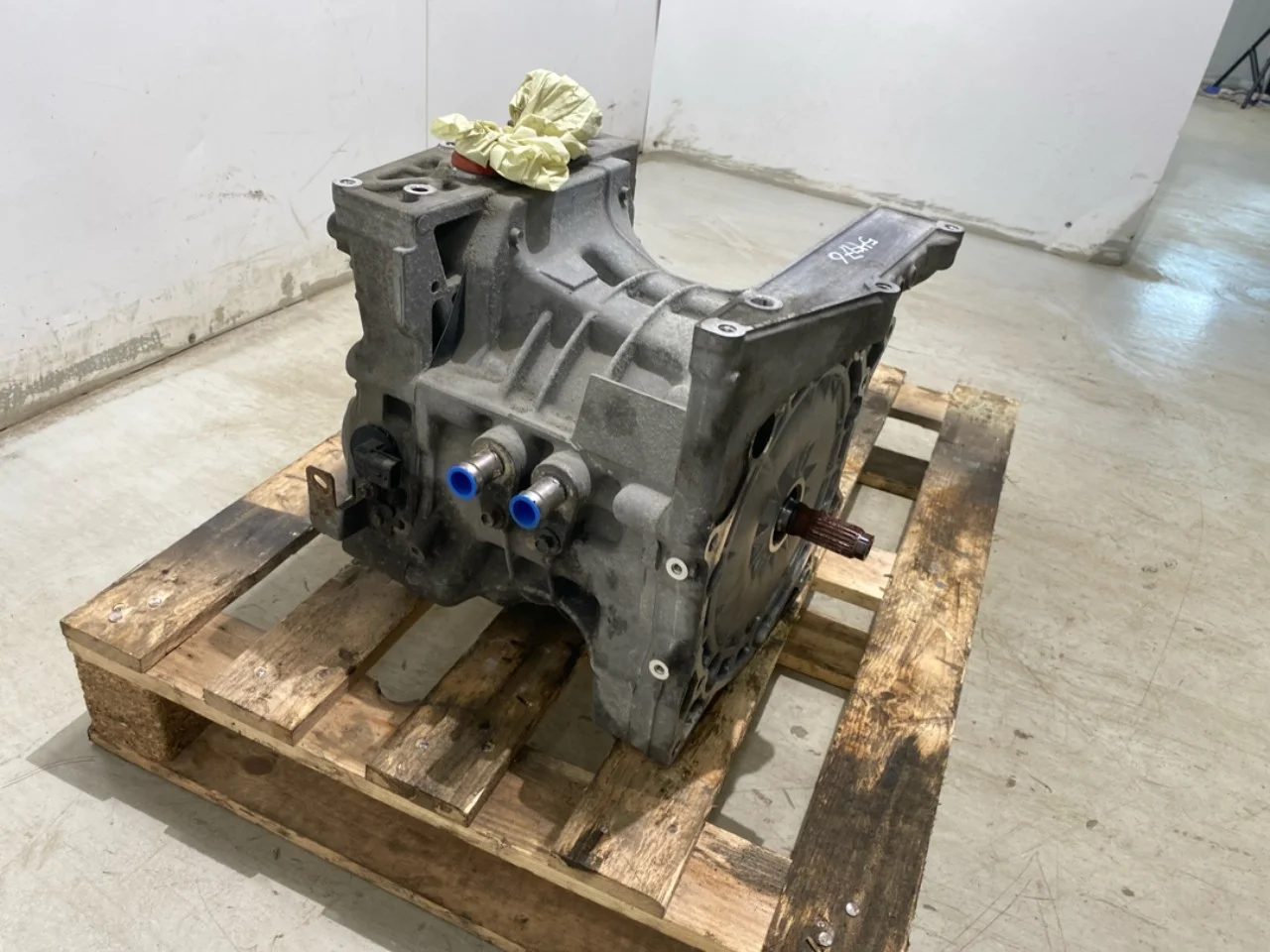 Nissan LEAF 2011-17 Front electric motor view 2