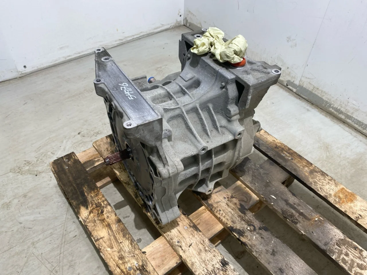 Nissan LEAF 2011-17 Front electric motor view 3