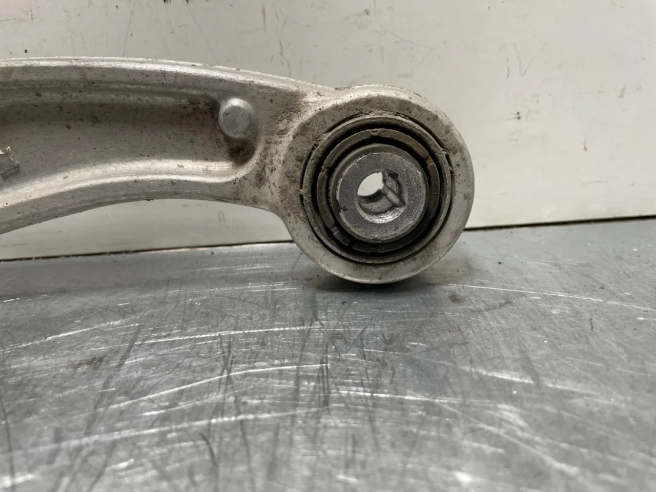 Control arm, rear left view 4