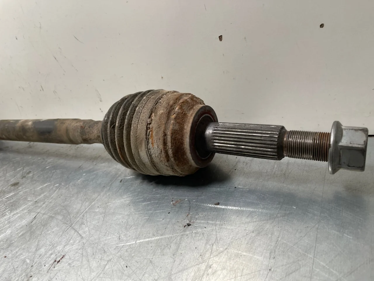 Tesla MODEL S 2013- Rear right driveshaft view 2
