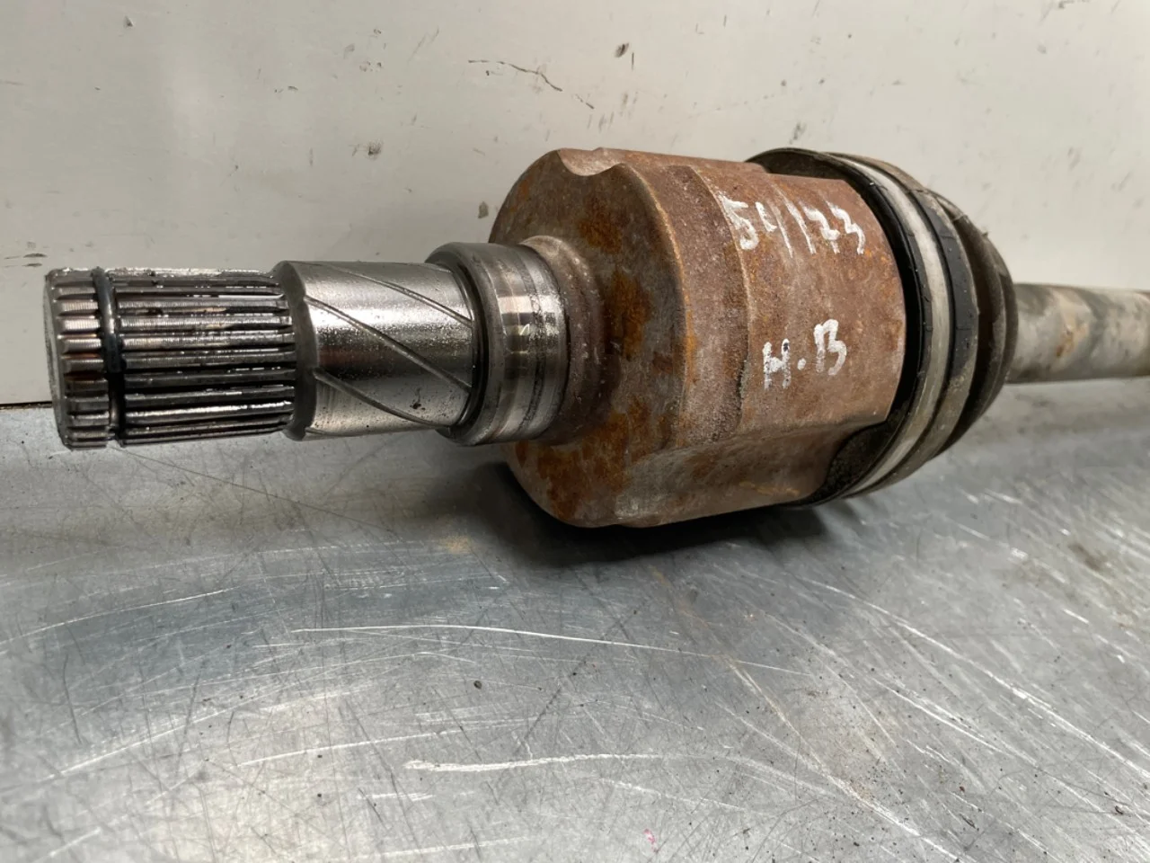 Tesla MODEL S 2013- Rear right driveshaft view 3