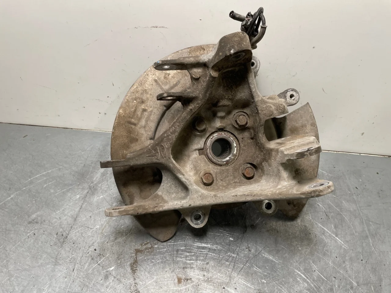Tesla MODEL S 2013- Stub axle carrier, right rear view 3