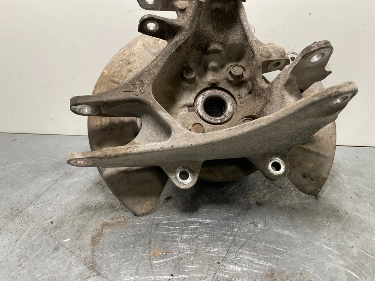 Tesla MODEL S 2013- Stub axle carrier, right rear view 4
