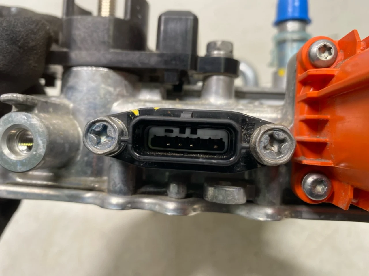 Ford MUSTANG MACH-E 2021- Feszültségátalakító, akkumulátor nézet 4