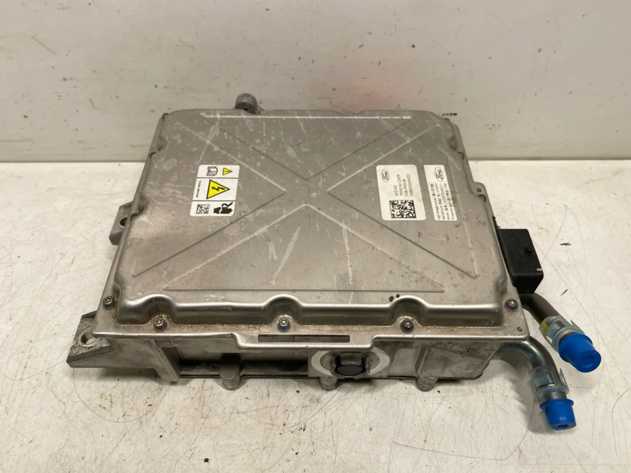 Ford MUSTANG MACH-E 2021- Invertor, 12-220V