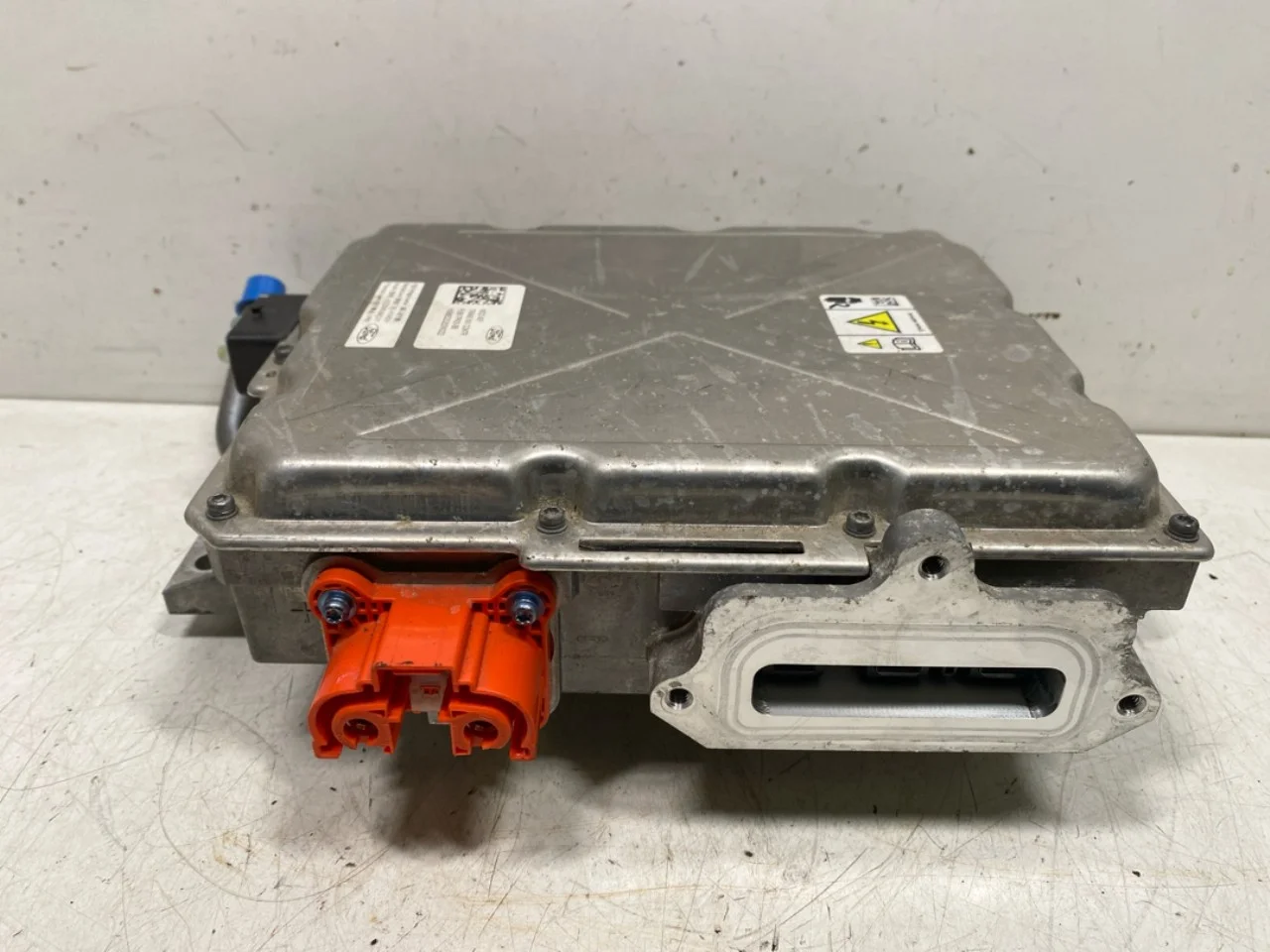 Ford MUSTANG MACH-E 2021- Inverter, 12-220V view 2