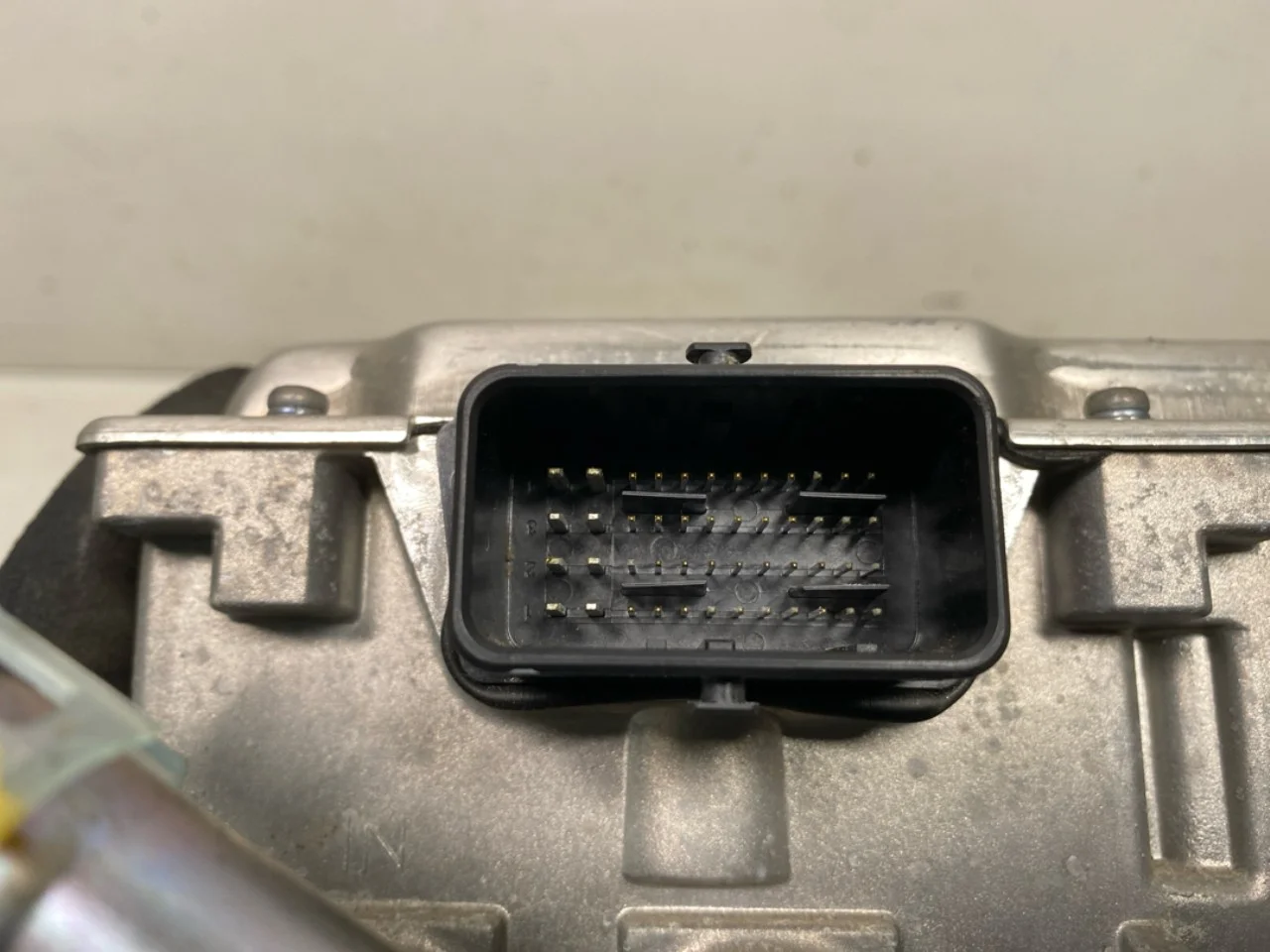 Ford MUSTANG MACH-E 2021- Inverter, 12-220V view 3