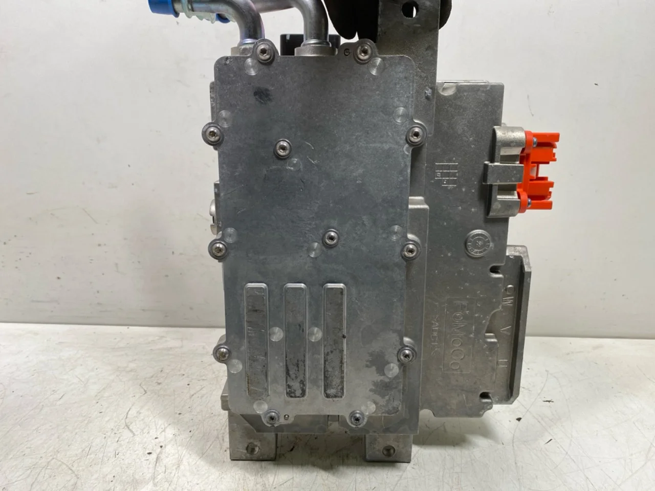Ford MUSTANG MACH-E 2021- Inverter, 12-220V view 4