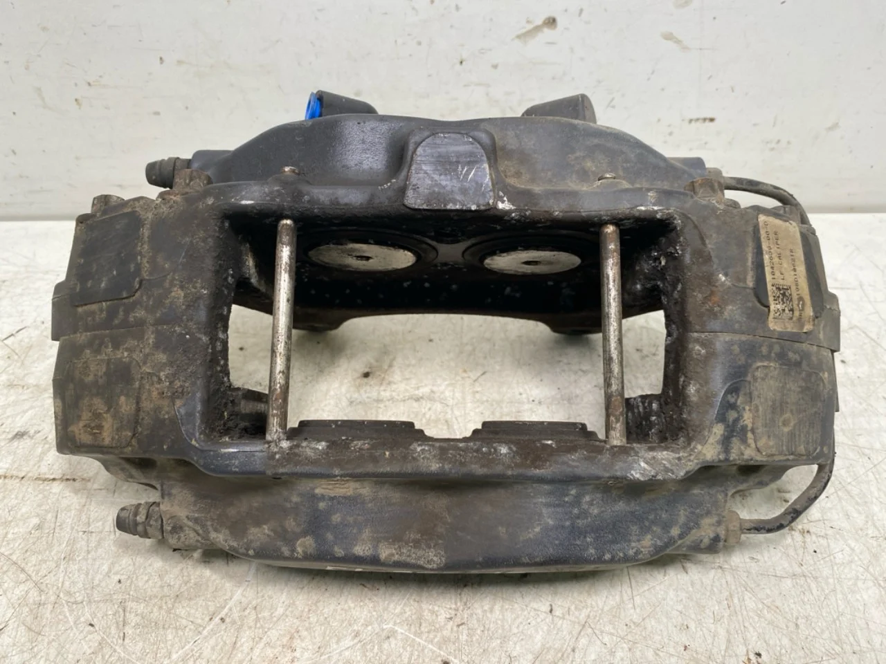 Tesla MODEL S 2013- Front left brake caliper