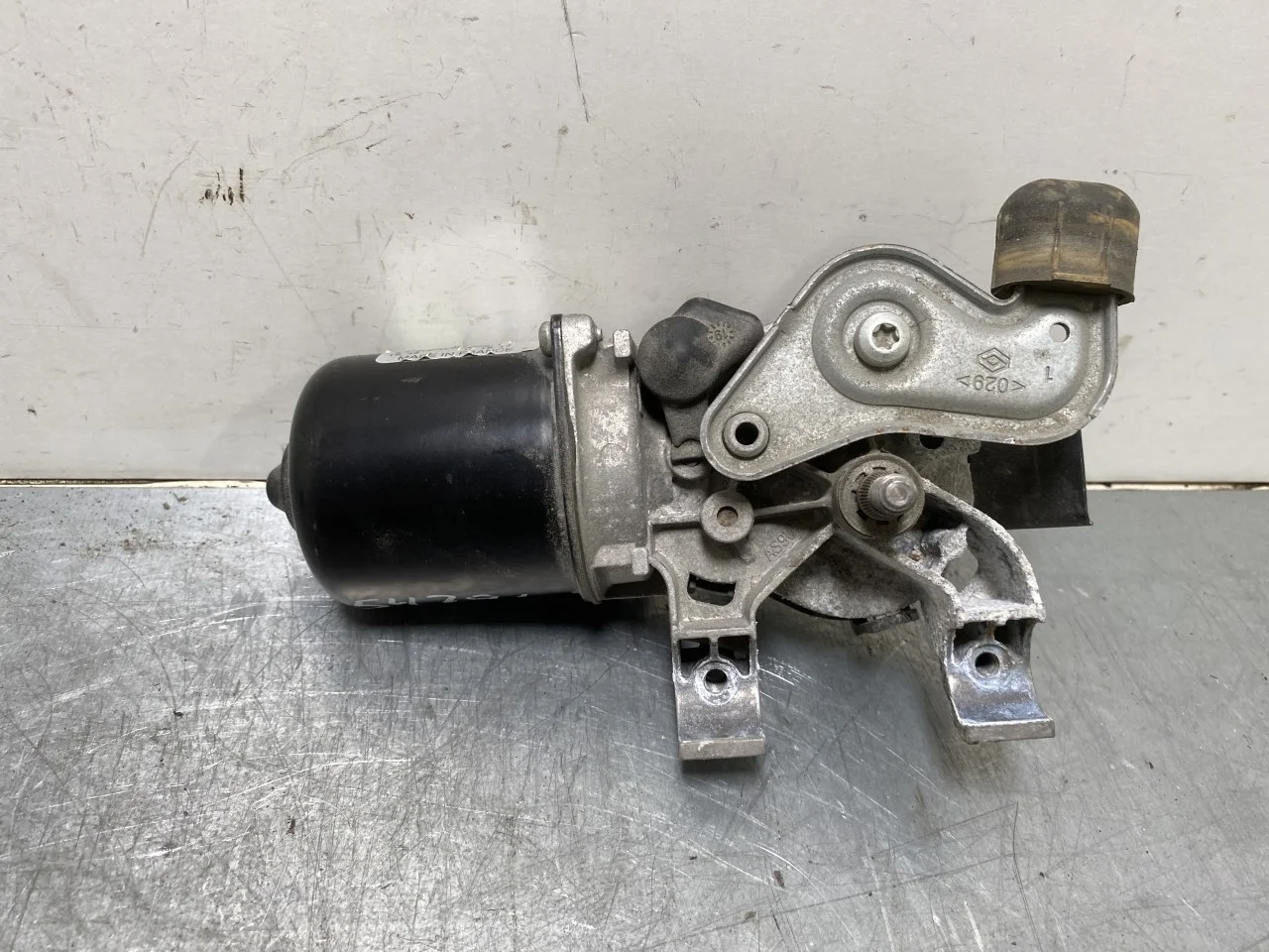 Renault EXPRESS Ablaktörlő motor, szélvédő nézet 3