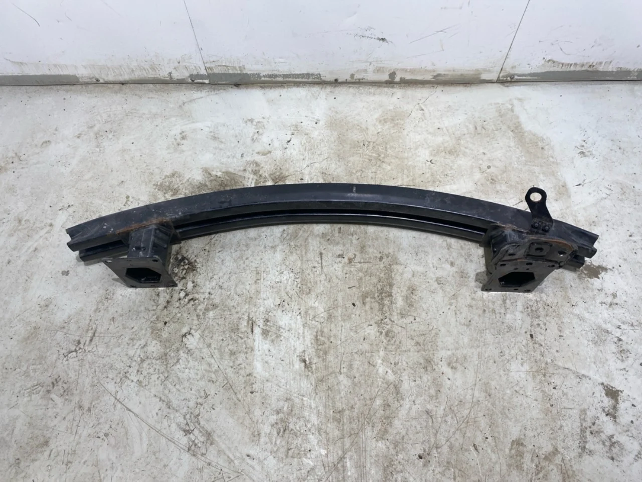 Tesla MODEL S 2013- Bumper reinforcement beam, front view 2