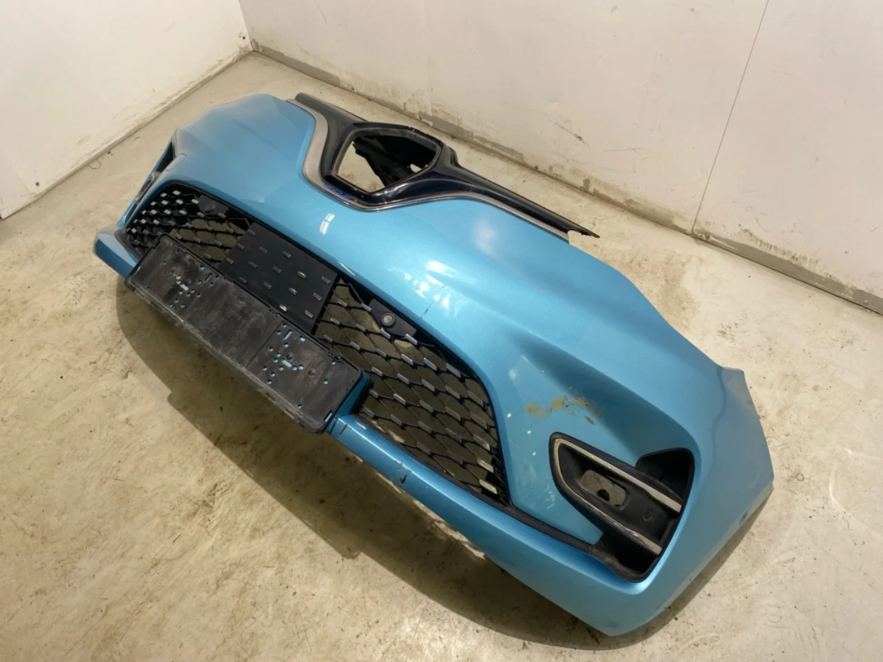 Renault ZOE/E- TECH 2013--> Front bumper view 3