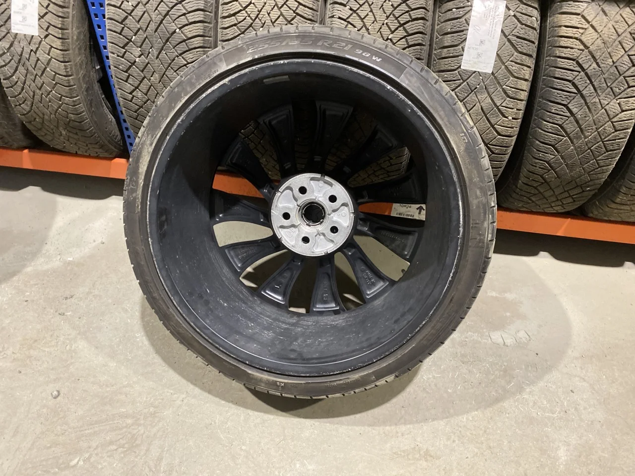 Tesla MODEL Y 2021- Alufelni nézet 2