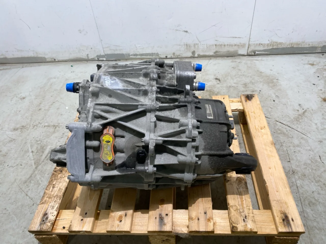 Tesla MODEL Y 2021- Elektromos motor, első nézet 2