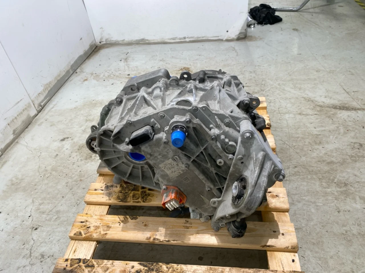 Tesla MODEL Y 2021- Elektromos motor, első nézet 3