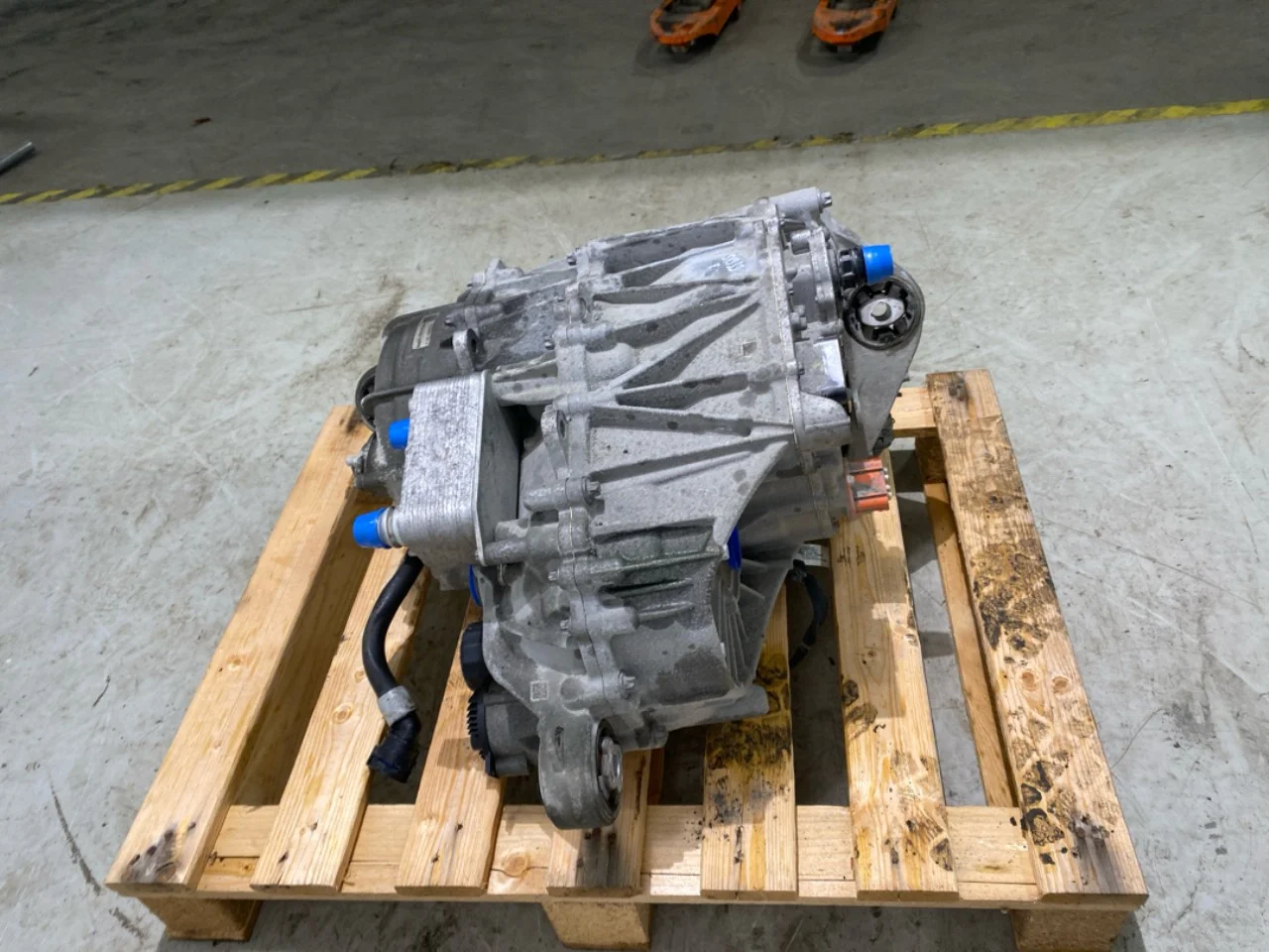 Tesla MODEL Y 2021- Elektromos motor, első nézet 4