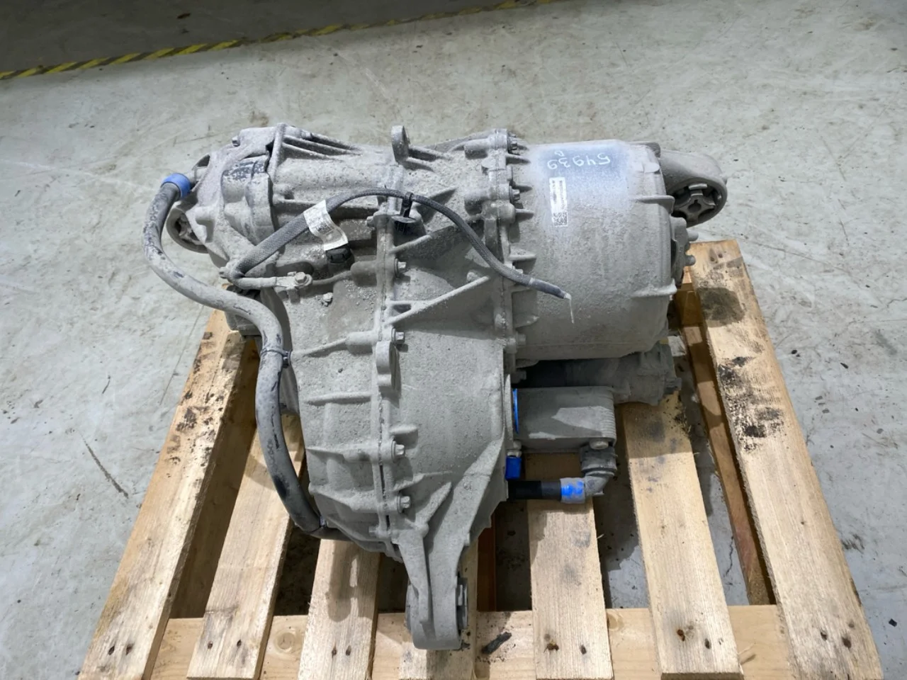 Tesla MODEL Y 2021- Elektromos motor, hátsó nézet 4