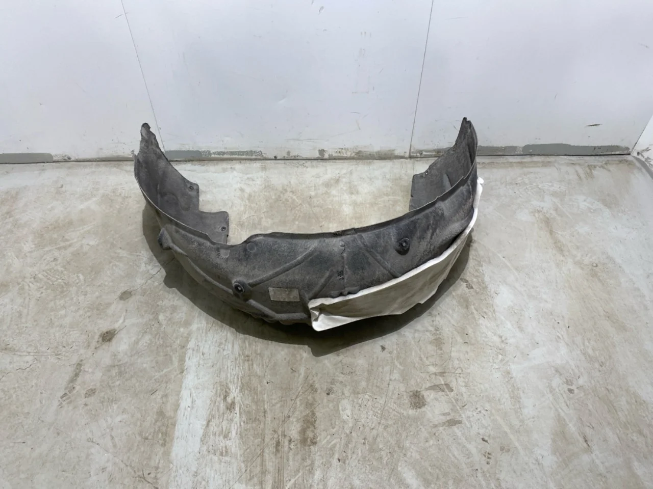 BMW IX 2022- Inner fender liner view 2