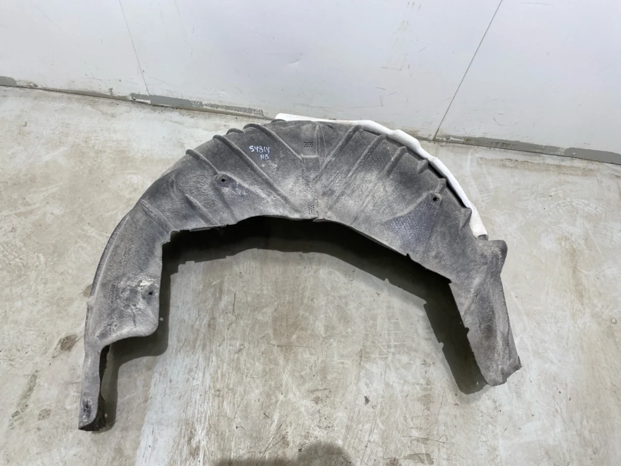 BMW IX 2022- Inner fender liner view 3