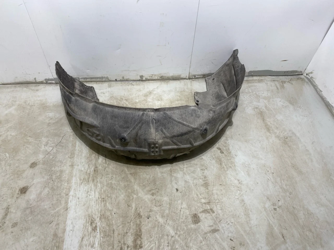 BMW IX 2022- Inner fender liner view 2