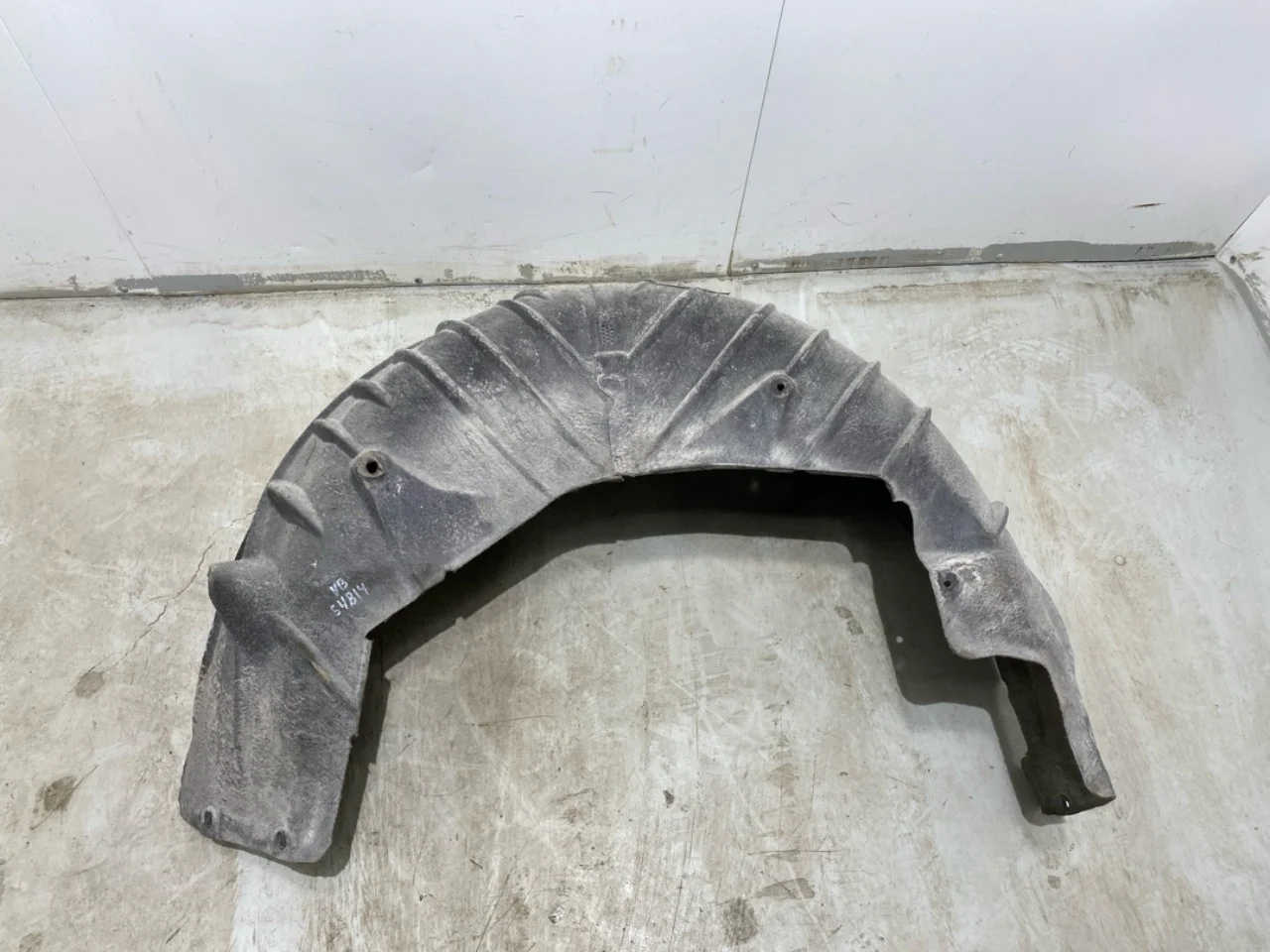 BMW IX 2022- Inner fender liner view 3