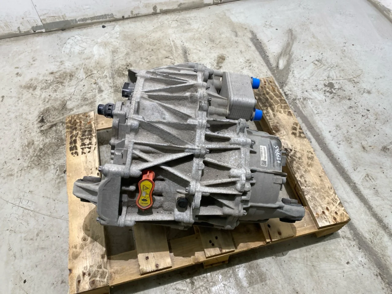 Tesla MODEL Y 2021- Elektromos motor, első
