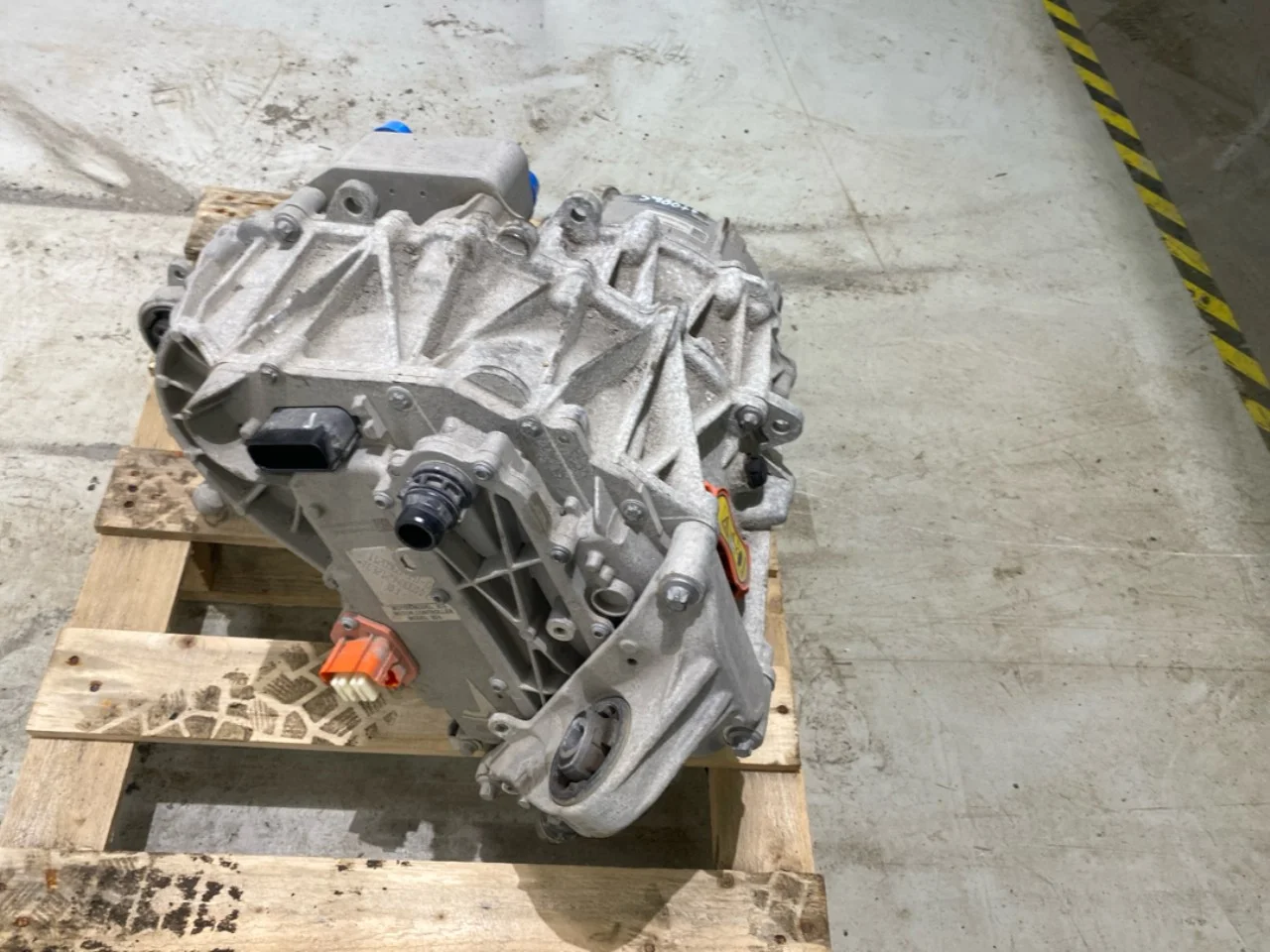 Tesla MODEL Y 2021- Front electric motor view 2