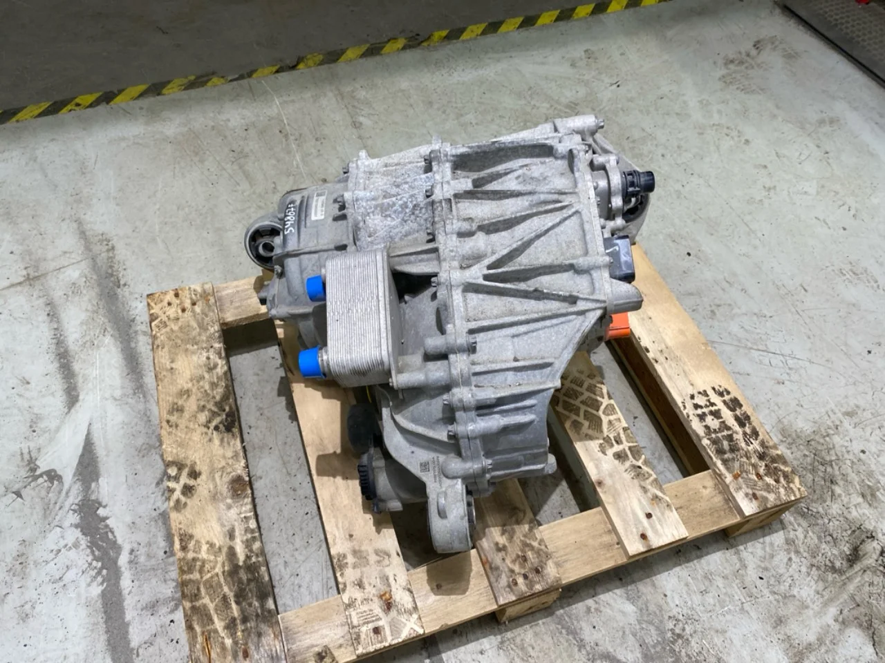 Tesla MODEL Y 2021- Front electric motor view 4