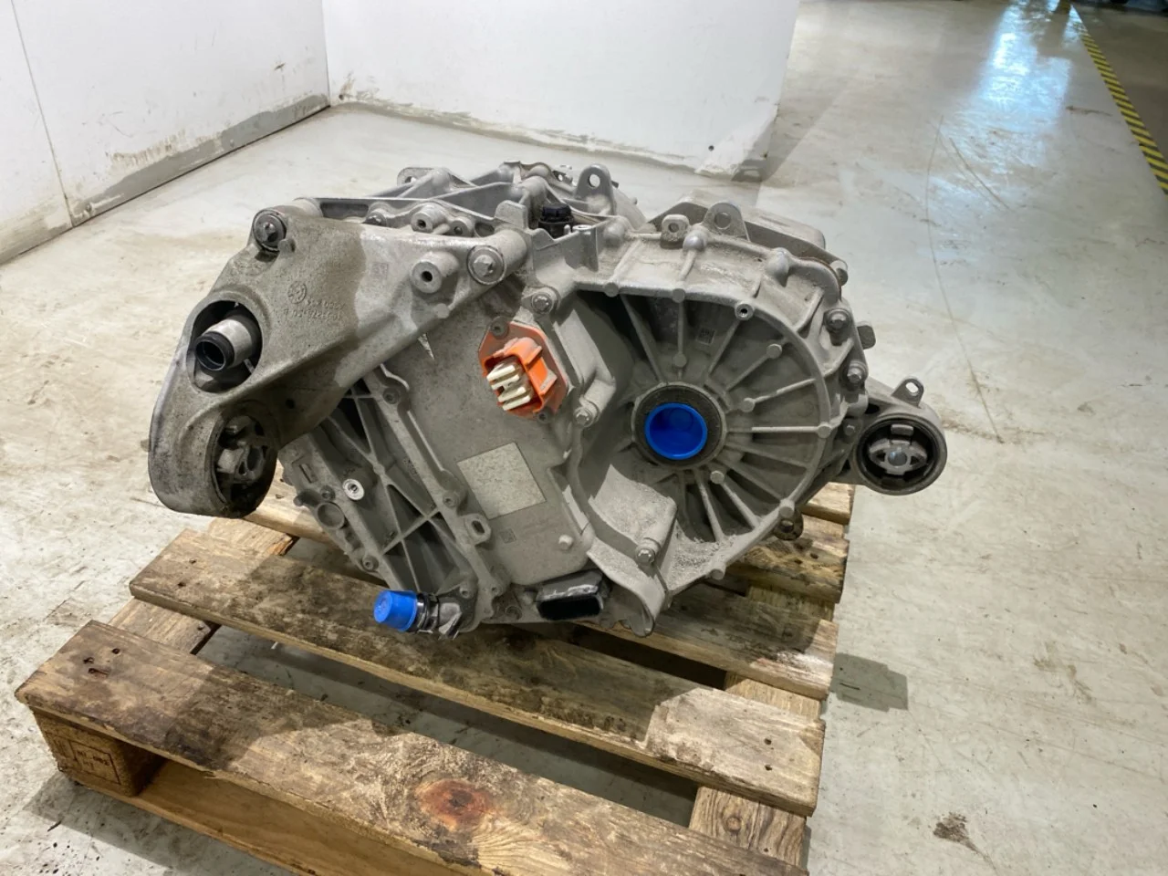 Tesla MODEL Y 2021- Elektromos motor, hátsó nézet 2