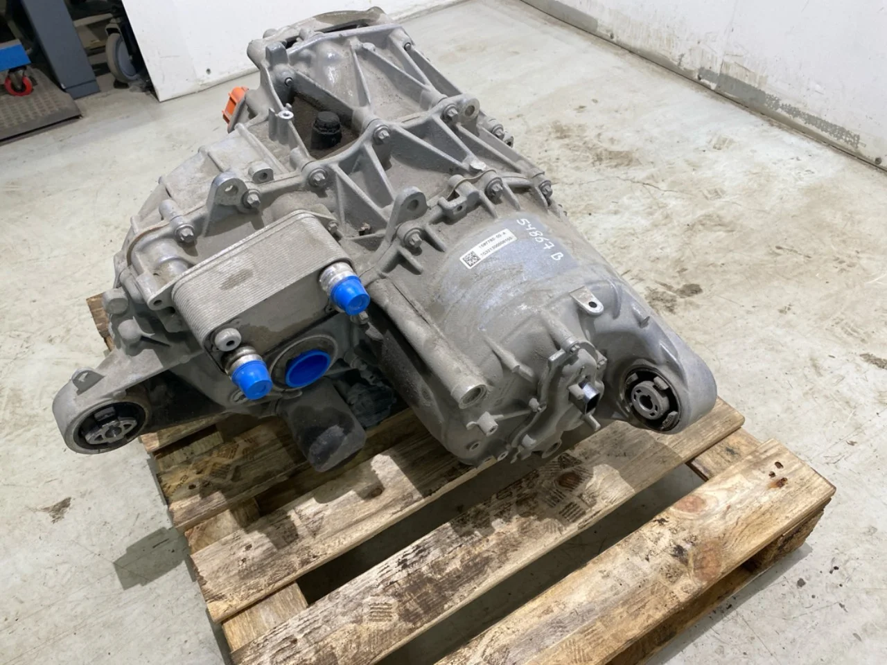 Tesla MODEL Y 2021- Elektromos motor, hátsó nézet 3
