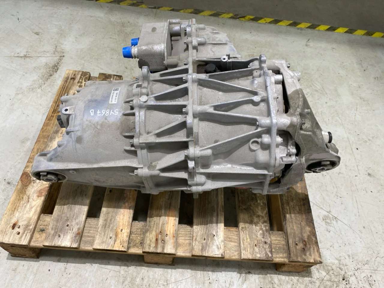 Tesla MODEL Y 2021- Elektromos motor, hátsó nézet 4