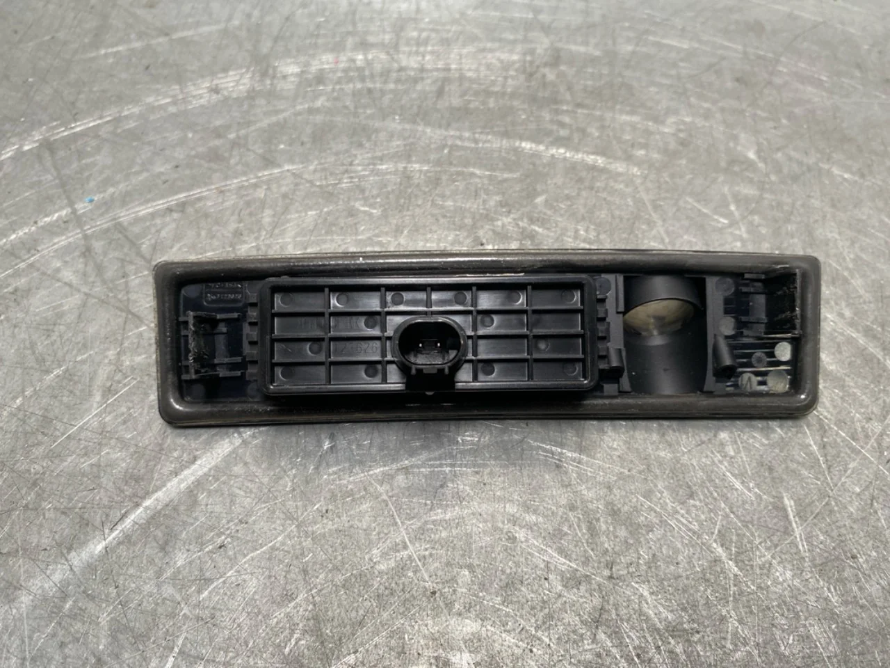 Tesla MODEL Y 2021- Tailgate exterior handle view 3