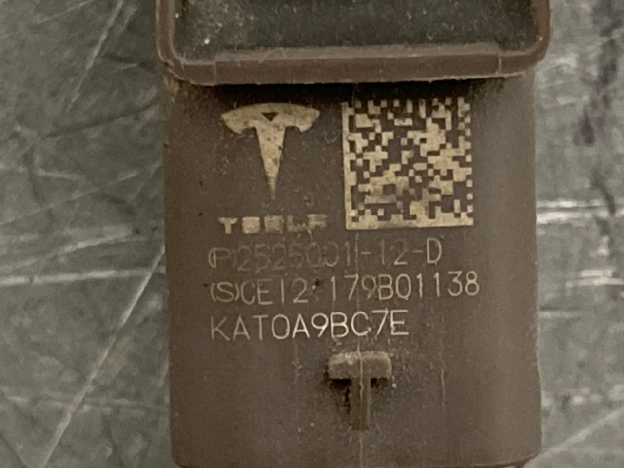 Tesla MODEL Y 2021- Parkolószenzor, első nézet 3