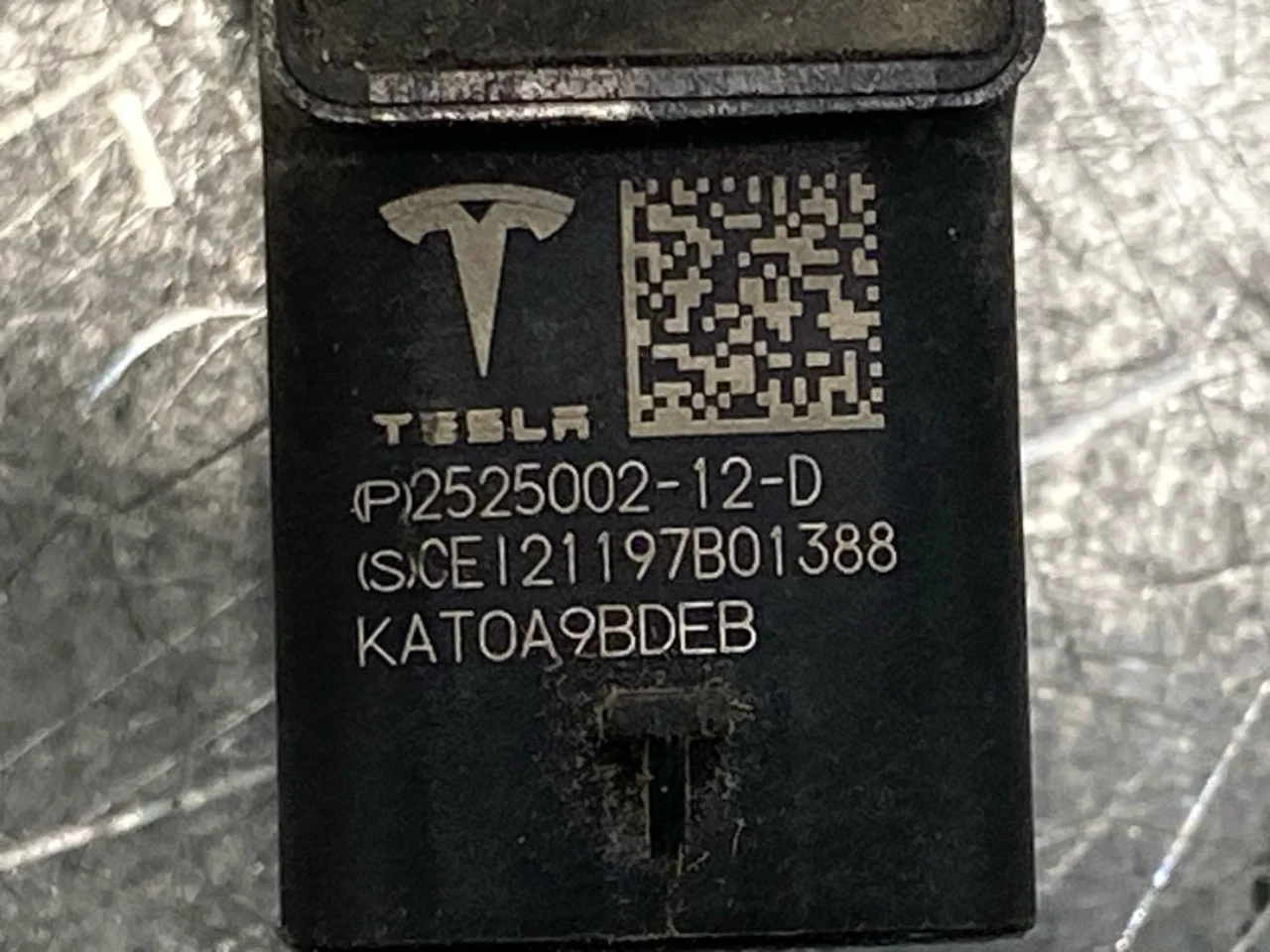 Tesla MODEL Y 2021- Parkolószenzor, első nézet 3