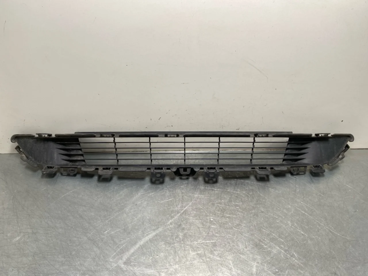 Tesla MODEL Y 2021- Grille, center section