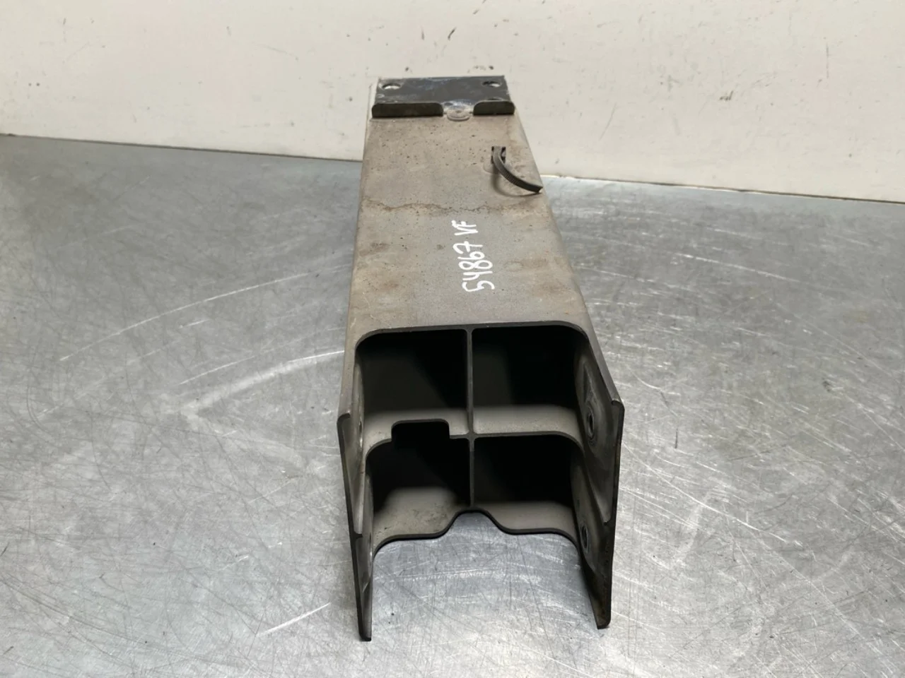 Tesla MODEL Y 2021- Bumper impact absorber, front view 3