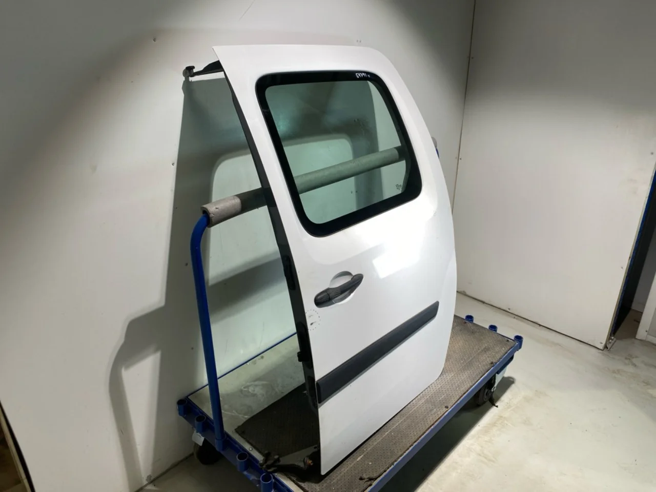 Renault EXPRESS Left sliding door view 2
