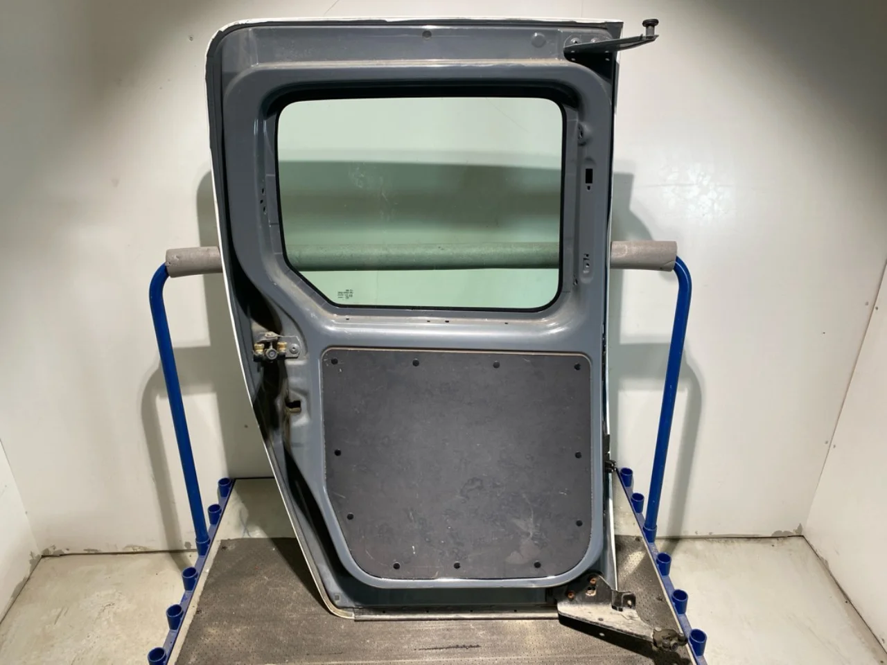 Renault EXPRESS Left sliding door view 4