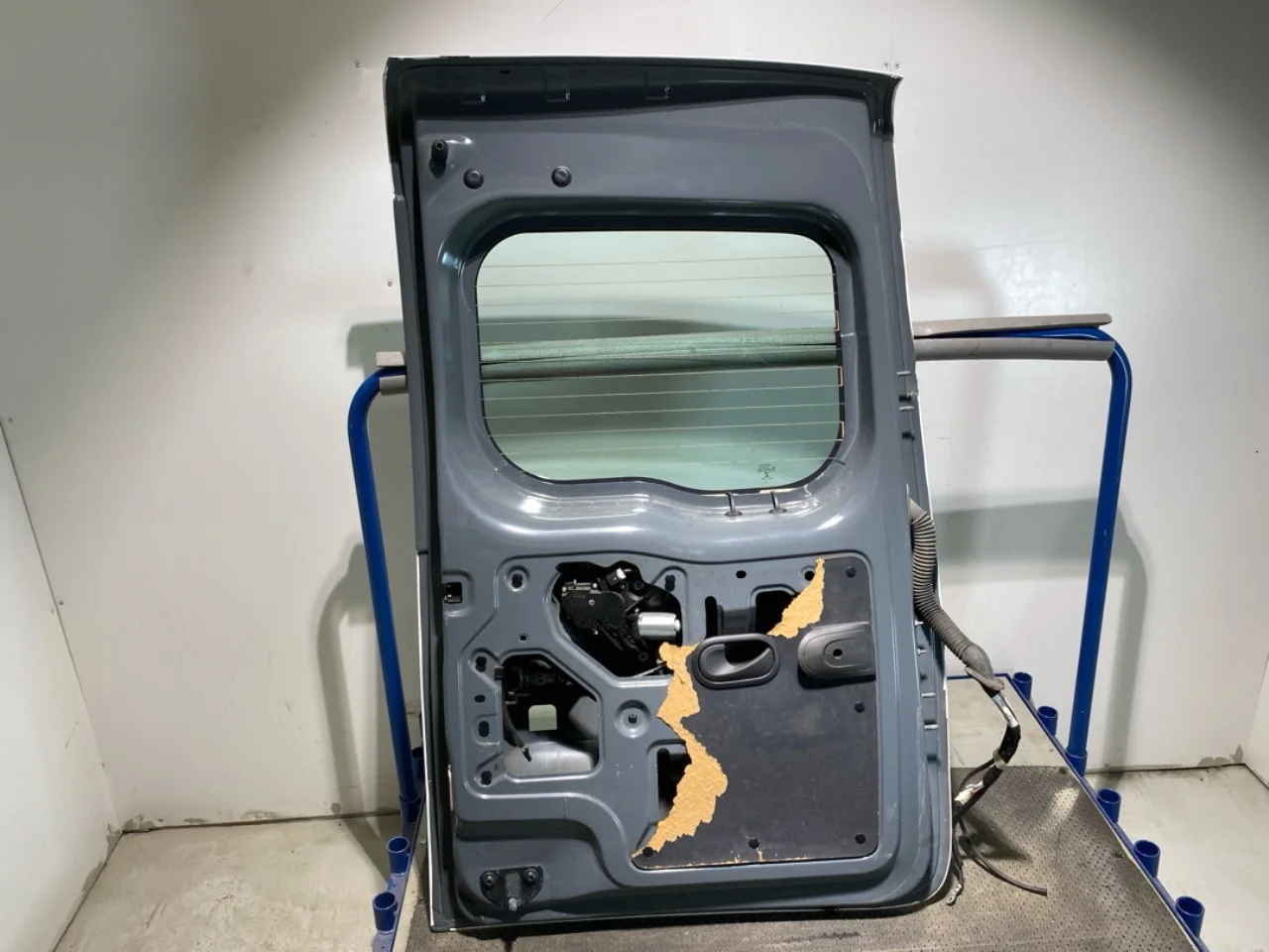 Renault EXPRESS Van rear door, left view 4